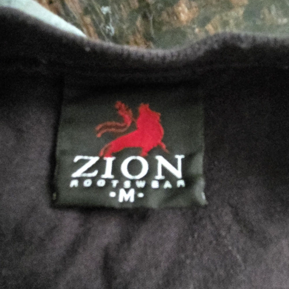 HOST PICK! 🎉🎊Jonny Cash Zion Rootswear Vintage Black Graphic Tee SzM - Picture 5 of 5